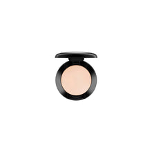 Load image into Gallery viewer, MAC Studio Finish Concealer SPF 35 NW20